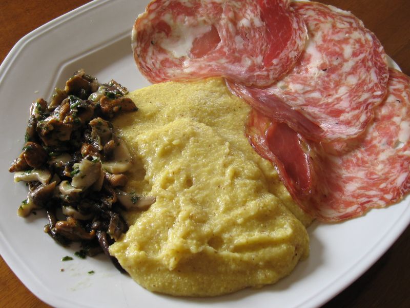 Corn mush from Storo with sopressa and mushrooms - by GhePeU