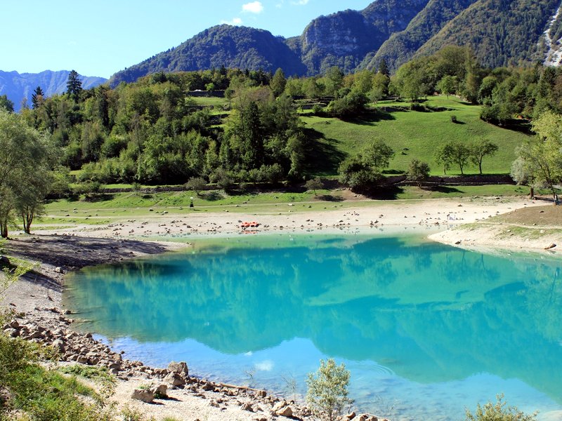 Lago di Tenno acque smeraldo