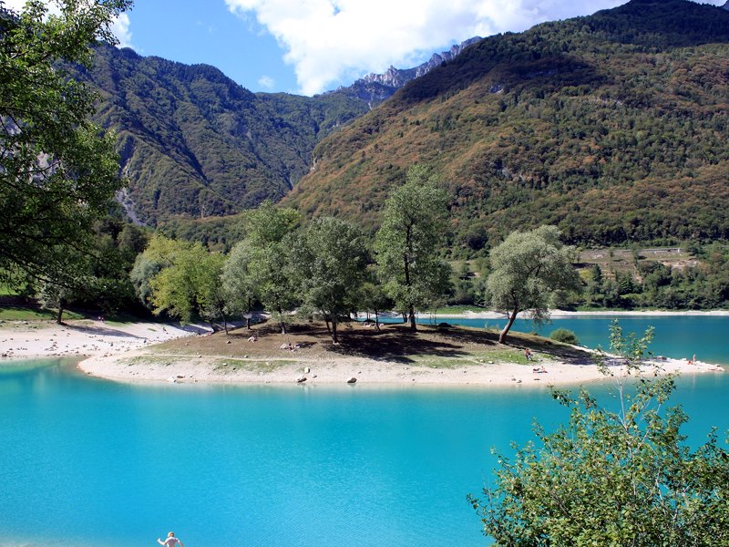 Lago di Tenno isoletta